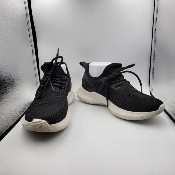 Black Dri-Fit Laced Sneakers with White Soles Sz 8 - Picture 1 of 10